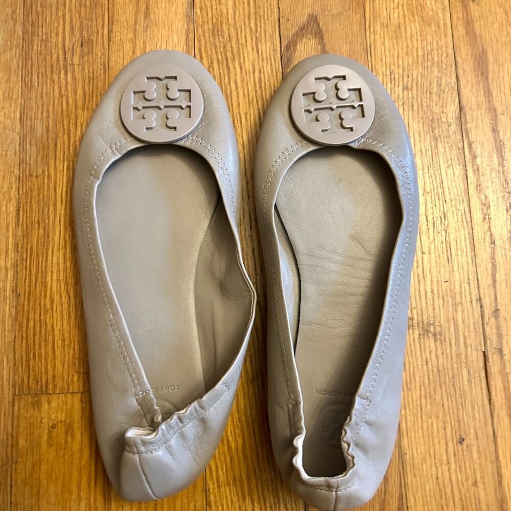 Tory Burch Travel Minnie Ballet Flat 9 French Grey - Picture 8 of 13